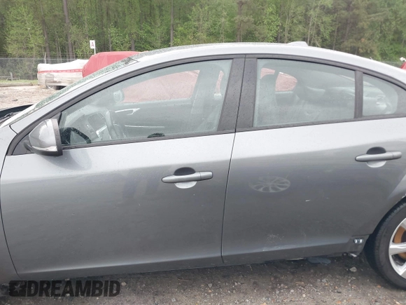 2016 Volvo S60 T5 Drive-E z VIN YV126MFJ2G2406126, wystawiony jako IAAI lot #41967696 z przebiegiem 122 884 mil mil oraz . Historia ofert i sprzedaży dostępna na DreamBid. Obrazek 14.