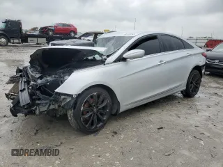 2013 Hyundai Sonata SE z VIN 5NPEC4ACXDH806546, wystawiony jako Copart lot #56133765 z przebiegiem Nie podano mil oraz Szkoda całkowita • Salvage title. Historia ofert i sprzedaży dostępna na DreamBid. Obrazek 1.