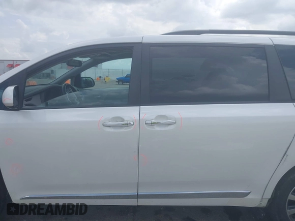 2018 Toyota Sienna XLE с VIN 5TDDZ3DC1JS200008, выставлен на аукционе IAAI как лот 42112804 с пробегом Не указан миль и . История ставок и продаж доступна на DreamBid. Изображение 15.