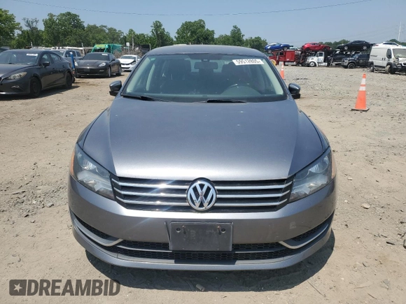 2014 Volkswagen Passat S z VIN 1VWAT7A34EC037407, wystawiony jako Copart lot #59512805 z przebiegiem 185 937 mil mil oraz Czysty tytuł • Clean title. Historia ofert i sprzedaży dostępna na DreamBid. Obrazek 5.