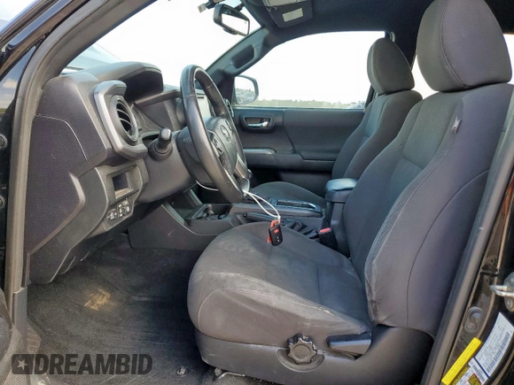 2017 Toyota Tacoma SR5 with VIN 5TFCZ5AN1HX102498, listed as a Copart auction lot 61499425 with 210,433 mi miles and Salvage title. Bid and sale history available at DreamBid. Image 7.