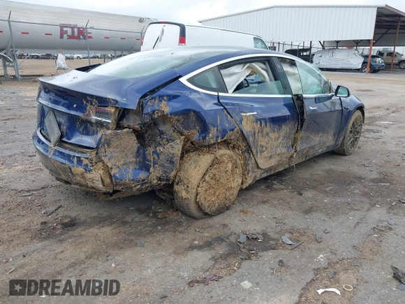 2019 Tesla Model 3 Mid Range z VIN 5YJ3E1EAXKF332974, wystawiony jako IAAI lot #41921722 z przebiegiem Nie podano mil oraz . Historia ofert i sprzedaży dostępna na DreamBid. Obrazek 4.