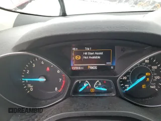 2017 Ford Escape SE z VIN 1FMCU9GD5HUC62126, wystawiony jako Copart lot #50188985 z przebiegiem 157 918 mil mil oraz Szkoda całkowita • Salvage title. Historia ofert i sprzedaży dostępna na DreamBid. Obrazek 9.