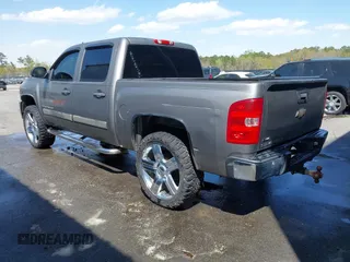2008 Chevrolet Silverado 1500 1LT with VIN 2GCEC130281145698, listed as a IAAI auction lot 41883409 with 235,900 mi miles and . Bid and sale history available at DreamBid. Image 3.