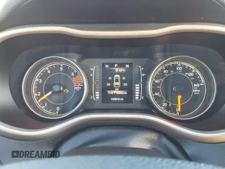 2017 Jeep Cherokee Altitude z VIN 1C4PJLAB3HW508050, wystawiony jako IAAI lot #41430524 z przebiegiem 120 819 mil mil oraz . Historia ofert i sprzedaży dostępna na DreamBid. Obrazek 7.