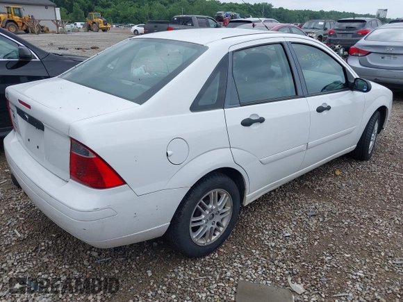 2007 Ford Focus S z VIN 1FAFP34N07W236755, wystawiony jako IAAI lot #42536269 z przebiegiem 116 074 mil mil oraz . Historia ofert i sprzedaży dostępna na DreamBid. Obrazek 4.