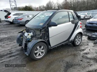 2013 Smart fortwo Passion z VIN WMEEK3BA2DK625180, wystawiony jako Copart lot #84905324 z przebiegiem 53 126 mil mil oraz Szkody całkowita. Historia ofert i sprzedaży dostępna na DreamBid. Obrazek 1.