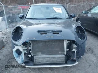 2016 MINI Cooper Hardtop 4 Door S with VIN WMWXU3C56G2B63682, listed as a IAAI auction lot 41244676 with 110,902 mi miles. Bid and sale history available at carsss.com. Image 13.