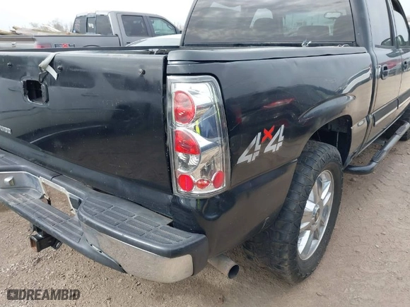 2006 Chevrolet Silverado 1500 LS with VIN 2GCEK13VX61299300, listed as a IAAI auction lot 41742351 with 194,576 mi miles. Bid and sale history available at carsss.com. Image 18.