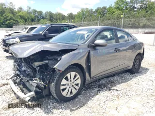 2024 Nissan Sentra S z VIN 3N1AB8BV7RY289700, wystawiony jako Copart lot #56917965 z przebiegiem 32 605 mil mil oraz Szkoda całkowita • Salvage title. Historia ofert i sprzedaży dostępna na DreamBid. Obrazek 1.