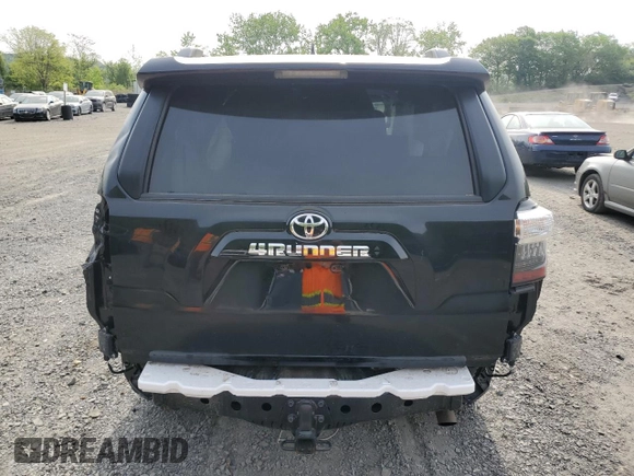 2024 Toyota 4Runner SR5 z VIN JTEMU5JR4R6284870, wystawiony jako Copart lot #56626445 z przebiegiem 20 658 mil mil oraz Szkoda całkowita • Salvage title. Historia ofert i sprzedaży dostępna na DreamBid. Obrazek 6.