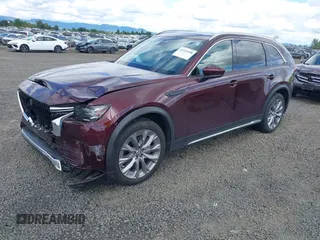 2024 Mazda CX-90 Premium z VIN JM3KKDHD0R1108232, wystawiony jako IAAI lot #42224398 z przebiegiem 3 934 mil mil oraz . Historia ofert i sprzedaży dostępna na DreamBid. Obrazek 2.