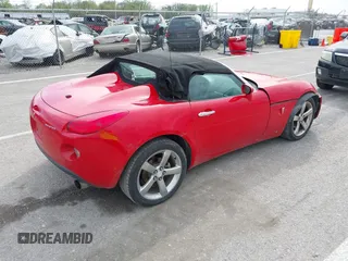 2007 Pontiac Solstice z VIN 1G2MB35B07Y112451, wystawiony jako IAAI lot #41991283 z przebiegiem 163 216 mil mil oraz . Historia ofert i sprzedaży dostępna na DreamBid. Obrazek 4.