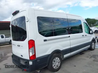2024 Ford Transit Passenger XL z VIN 1FBAX2C87RKA51837, wystawiony jako IAAI lot #42353265 z przebiegiem 30 866 mil mil oraz . Historia ofert i sprzedaży dostępna na DreamBid. Obrazek 4.