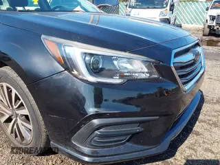 2019 Subaru Legacy Premium z VIN 4S3BNAF66K3005684, wystawiony jako IAAI lot #42551315 z przebiegiem 99 800 mil mil oraz . Historia ofert i sprzedaży dostępna na DreamBid. Obrazek 6.