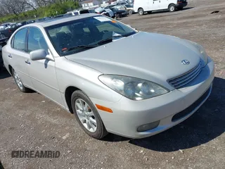 2002 Lexus ES 300 with VIN JTHBF30G620062056, listed as a IAAI auction lot 41851983 with 195,126 mi miles. Bid and sale history available at carsss.com. Image 1.