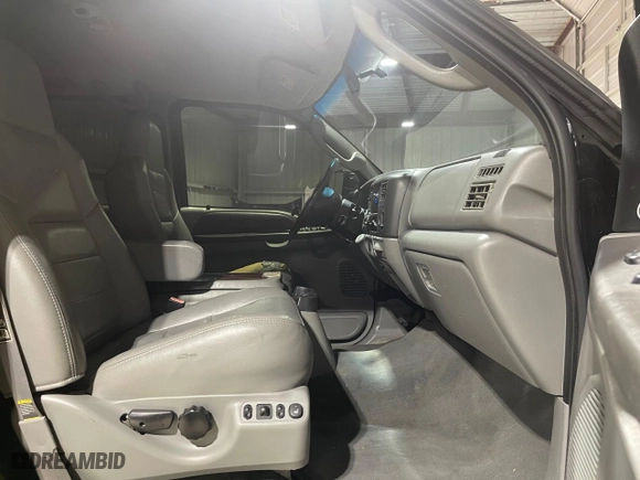 2003 Ford Super Duty F-350 SRW XL with VIN 1FTSW31P13ED34095, listed as a Copart auction lot 80354784 with 198,305 mi miles and Salvage Title. Bid and sale history available at carsss.com. Image 5.