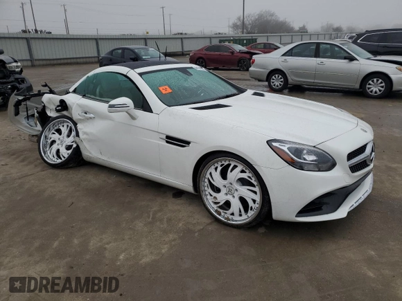 2020 Mercedes-Benz SLC 300 z VIN W1KPK3JA0LF172196, wystawiony jako Copart lot #44151375 z przebiegiem Nie podano mil oraz Szkoda całkowita • Salvage title. Historia ofert i sprzedaży dostępna na DreamBid. Obrazek 4.