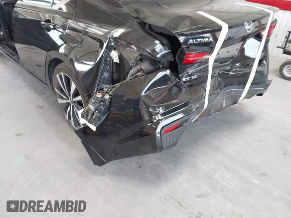 2019 Nissan Altima SR with VIN 1N4BL4CV4KC100348, listed as a IAAI auction lot 42116372 with 178,495 mi miles and . Bid and sale history available at carsss.com. Image 6.