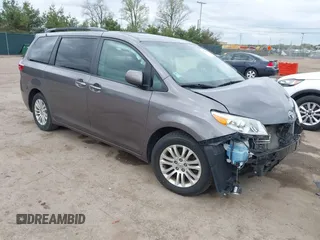 2015 Toyota Sienna XLE z VIN 5TDYK3DC4FS533607, wystawiony jako IAAI lot #42213096 z przebiegiem 197 590 mil mil oraz . Historia ofert i sprzedaży dostępna na DreamBid. Obrazek 1.