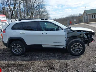 2022 Jeep Cherokee Trailhawk with VIN 1C4PJMBX0ND545659, listed as a IAAI auction lot 41985121 with 26,397 mi miles. Bid and sale history available at carsss.com. Image 13.