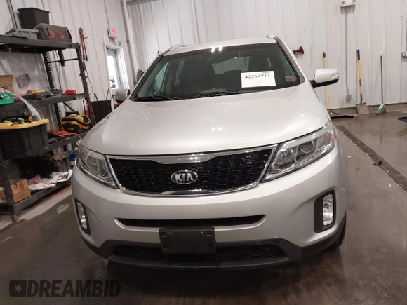 2014 Kia Sorento LX z VIN 5XYKTCA63EG524362, wystawiony jako IAAI lot #42264712 z przebiegiem 99 450 mil mil oraz . Historia ofert i sprzedaży dostępna na DreamBid. Obrazek 13.