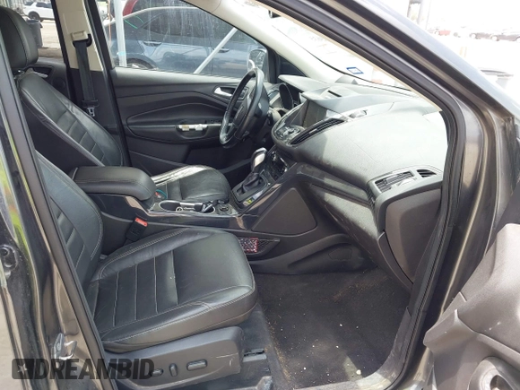 2015 Ford Escape Titanium z VIN 1FMCU0JX3FUA71770, wystawiony jako IAAI lot #42085635 z przebiegiem 141 890 mil mil oraz . Historia ofert i sprzedaży dostępna na DreamBid. Obrazek 5.