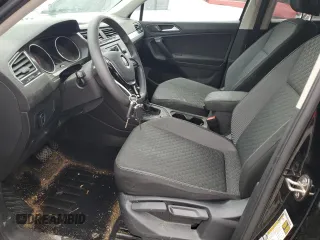 2021 Volkswagen Tiguan S z VIN 3VV0B7AX6MM023026, wystawiony jako Copart lot #60134345 z przebiegiem 98 196 mil mil oraz Szkoda całkowita • Salvage title. Historia ofert i sprzedaży dostępna na DreamBid. Obrazek 7.