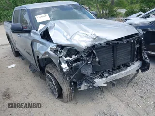 2025 Toyota Tundra SR z VIN 5TFLA5DB9SX243982, wystawiony jako IAAI lot #42139822 z przebiegiem 9198 mil mil oraz . Historia ofert i sprzedaży dostępna na DreamBid. Obrazek 6.
