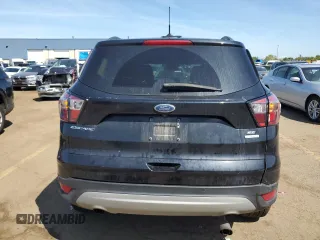 2017 Ford Escape SE z VIN 1FMCU0GD5HUD52467, wystawiony jako Copart lot #70616944 z przebiegiem 115 876 mil mil oraz Szkoda całkowita • Salvage title. Historia ofert i sprzedaży dostępna na DreamBid. Obrazek 6.