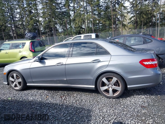 2010 Mercedes-Benz E-Class E 350 Luxury with VIN WDDHF8HB3AA128286, listed as a IAAI auction lot 41970037 with 183,961 mi miles. Bid and sale history available at carsss.com. Image 14.