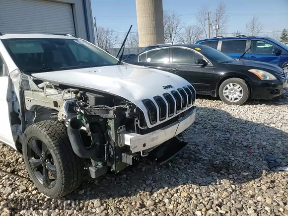 2016 Jeep Cherokee Latitude z VIN 1C4PJMCS7GW218539, wystawiony jako Copart lot #49147135 z przebiegiem 176 852 mil mil oraz Czysty tytuł • Clean title. Historia ofert i sprzedaży dostępna na DreamBid. Obrazek 15.