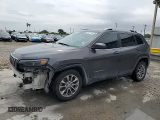 2019 Jeep Cherokee Latitude Plus z VIN 1C4PJLLB9KD186823, wystawiony jako Copart lot #56421145 z przebiegiem 175 542 mil mil oraz Szkoda całkowita • Salvage title. Historia ofert i sprzedaży dostępna na DreamBid. Obrazek 1.