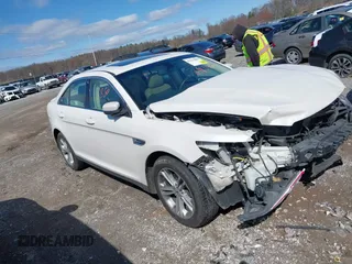 2015 Ford Taurus SEL с VIN 1FAHP2E89FG160814, выставлен на аукционе IAAI как лот 41933880 с пробегом 117 904 миль миль и . История ставок и продаж доступна на DreamBid. Изображение 1.