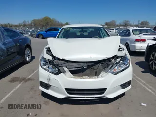 2017 Nissan Altima SV z VIN 1N4AL3AP1HC141166, wystawiony jako IAAI lot #41863150 z przebiegiem 95 770 mil mil oraz . Historia ofert i sprzedaży dostępna na DreamBid. Obrazek 6.