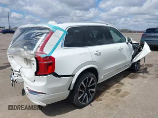 2024 Volvo XC90 Ultimate Bright Theme z VIN YV4062PF5R1157354, wystawiony jako IAAI lot #42085274 z przebiegiem 19 985 mil mil oraz . Historia ofert i sprzedaży dostępna na DreamBid. Obrazek 4.