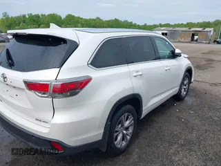 2015 Toyota Highlander XLE z VIN 5TDJKRFH2FS131663, wystawiony jako IAAI lot #42126277 z przebiegiem 108 843 mil mil oraz . Historia ofert i sprzedaży dostępna na DreamBid. Obrazek 4.