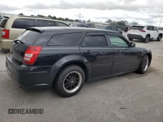 2005 Dodge Magnum SE with VIN 2D4FV48V65H510653, listed as a Copart auction lot 70927144 with 105,350 mi miles and Salvage Title. Bid and sale history available at carsss.com. Image 3.