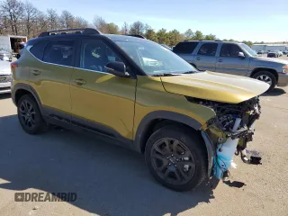 2024 Kia Seltos X-Line z VIN KNDEUCA71R7632324, wystawiony jako Copart lot #49727375 z przebiegiem 2449 mil mil oraz Szkody całkowita. Historia ofert i sprzedaży dostępna na DreamBid. Obrazek 4.