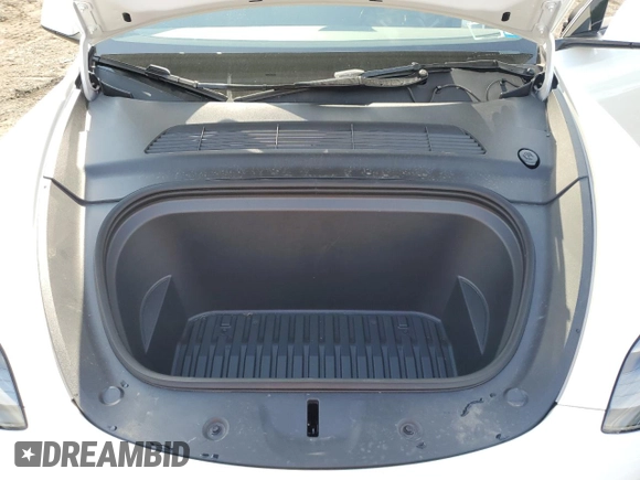 2024 Tesla Model Y Long Range с VIN 7SAYGDEE1RF201627, выставлен на аукционе Copart как лот 60631195 с пробегом 14 356 миль миль и Списание • Salvage title. История ставок и продаж доступна на DreamBid. Изображение 11.