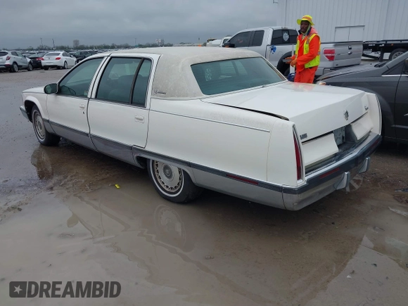 1996 Cadillac Fleetwood z VIN 1G6DW52P1TR700801, wystawiony jako IAAI lot #41945490 z przebiegiem 133 198 mil mil oraz . Historia ofert i sprzedaży dostępna na DreamBid. Obrazek 3.