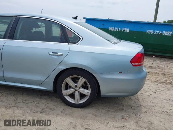 2012 Volkswagen Passat SE z VIN 1VWBP7A35CC025482, wystawiony jako IAAI lot #42280415 z przebiegiem 152 030 mil mil oraz . Historia ofert i sprzedaży dostępna na DreamBid. Obrazek 6.