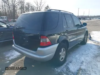 1998 Mercedes-Benz M-Class with VIN 4JGAB54E5WA041689, listed as a IAAI auction lot 41302422 with 207,103 mi miles. Bid and sale history available at carsss.com. Image 4.