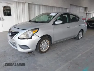 2019 Nissan Versa SV z VIN 3N1CN7AP0KL843210, wystawiony jako IAAI lot #42153678 z przebiegiem 94 408 mil mil oraz . Historia ofert i sprzedaży dostępna na DreamBid. Obrazek 2.