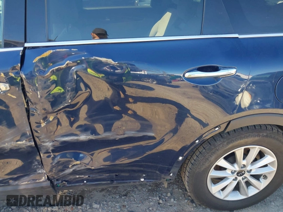 2019 Kia Sorento LX with VIN 5XYPG4A3XKG523100, listed as a IAAI auction lot 41814743 with 138,767 mi miles and . Bid and sale history available at carsss.com. Image 17.