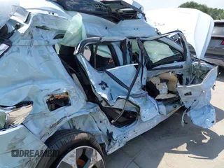 2025 Volvo XC40 Plus Bright Theme z VIN YV4L12UE6S2563585, wystawiony jako IAAI lot #42314264 z przebiegiem 2972 mil mil oraz . Historia ofert i sprzedaży dostępna na DreamBid. Obrazek 19.
