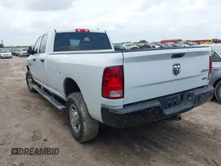 2012 Ram 2500 ST z VIN 3C6UD5HL6CG335854, wystawiony jako IAAI lot #42102244 z przebiegiem 187 838 mil mil oraz . Historia ofert i sprzedaży dostępna na DreamBid. Obrazek 3.