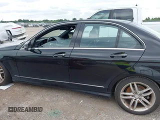 2012 Mercedes-Benz C 300 Sport z VIN WDDGF8BB9CR208314, wystawiony jako IAAI lot #42489087 z przebiegiem 117 601 mil mil oraz . Historia ofert i sprzedaży dostępna na DreamBid. Obrazek 14.