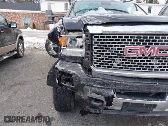 2016 GMC Sierra 2500HD Denali z VIN 1GT12UE81GF128498, wystawiony jako IAAI lot #41346398 z przebiegiem 164 532 mil mil oraz . Historia ofert i sprzedaży dostępna na DreamBid. Obrazek 19.