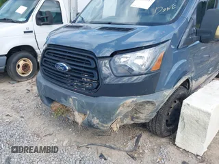 2019 Ford Transit z VIN 1FTYR3XMXKKB33312, wystawiony jako IAAI lot #42253712 z przebiegiem 68 590 mil mil oraz . Historia ofert i sprzedaży dostępna na DreamBid. Obrazek 6.